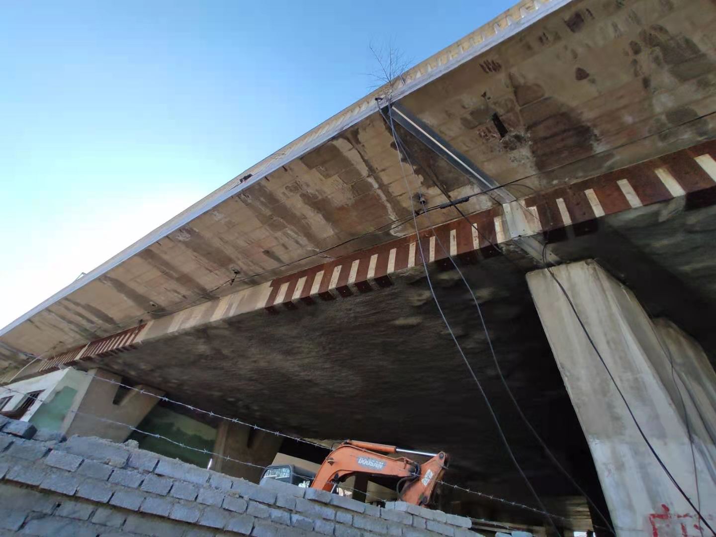 化州桥梁粘钢加固的四大特性